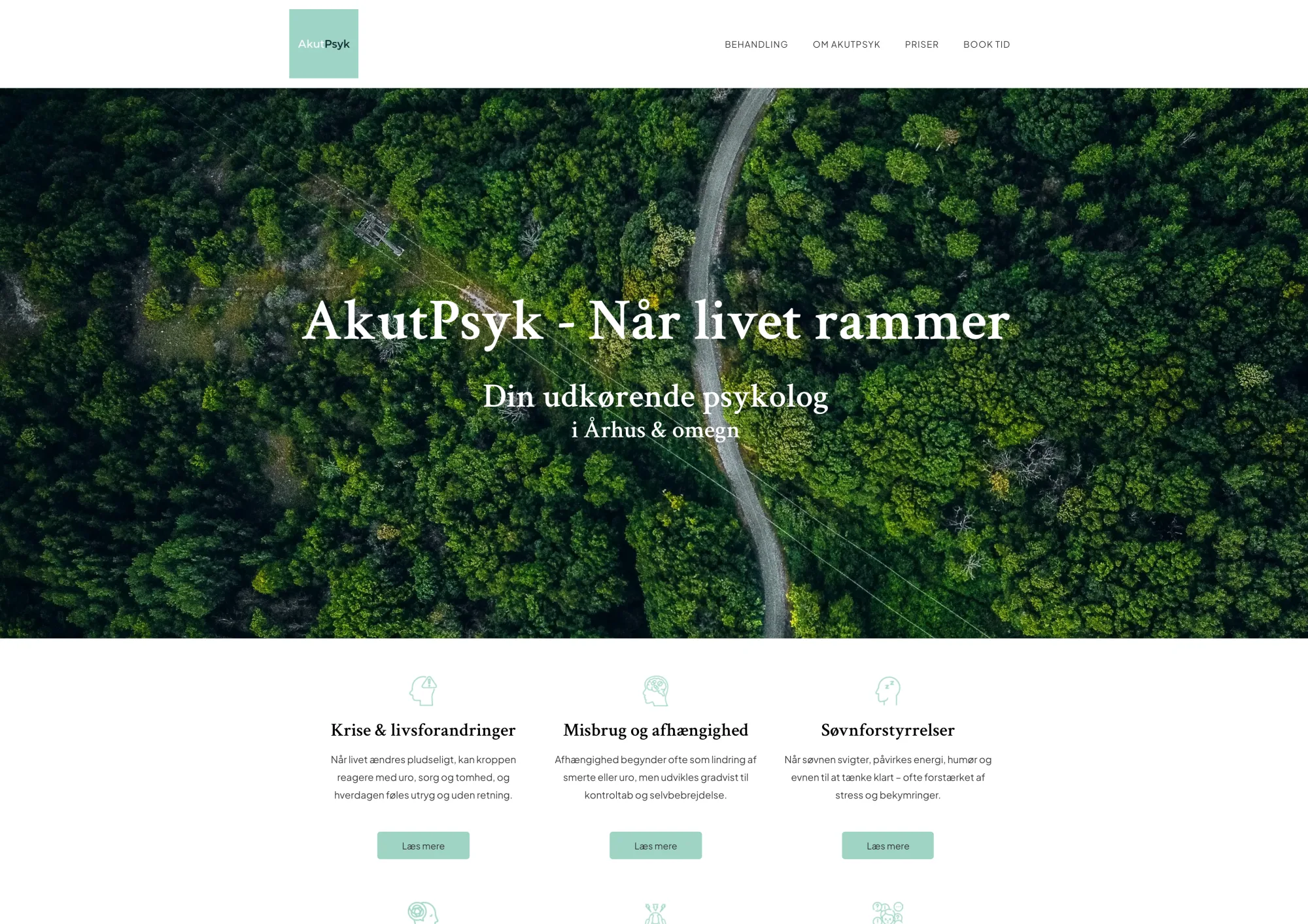 Forsiden åbner med en minimalistisk hero-sektion med en rolig og præcis overskrift. Designet er bevidst holdt enkelt for at skabe klarhed og en følelse af tryghed fra første øjeblik. Besøgende får hurtigt en forståelse af hjemmesidens formål uden unødvendige visuelle forstyrrelser.